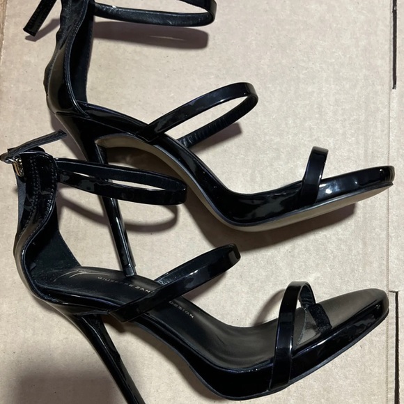 Giuseppe Zanotti Harmony - Black Velvet, Size 38 - Picture 3 of 4